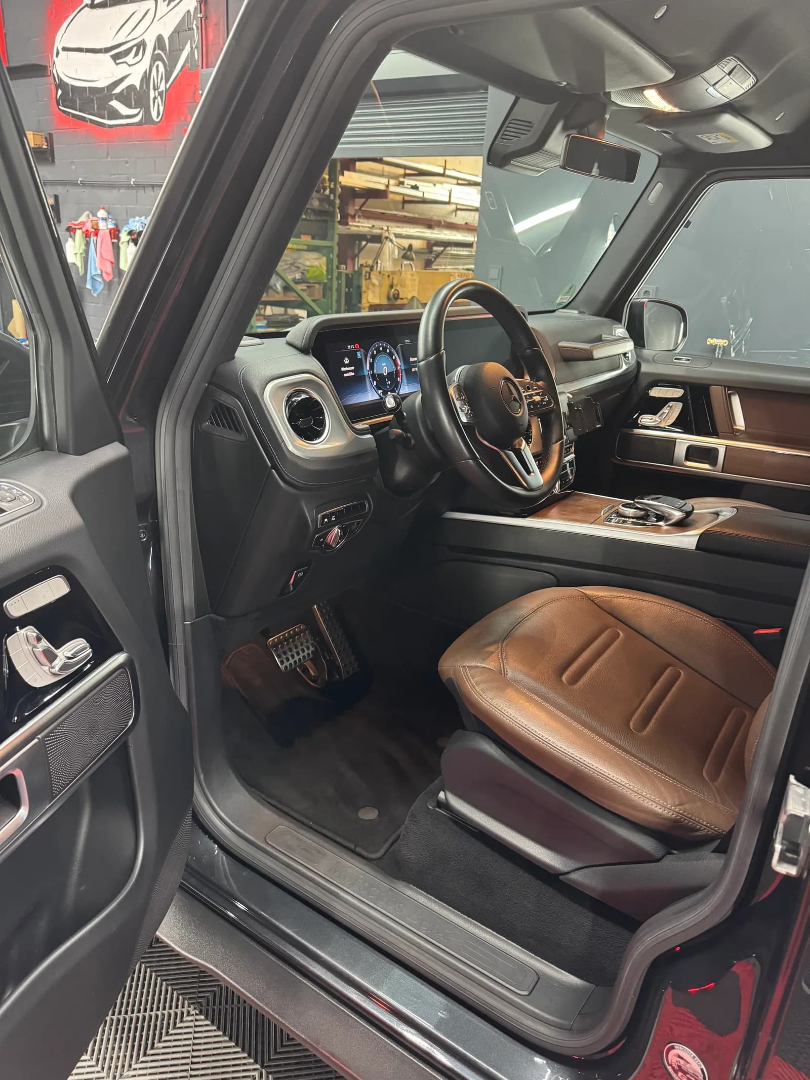 Gepflegter Mercedes G-Klasse Innenraum nach der Reinigung